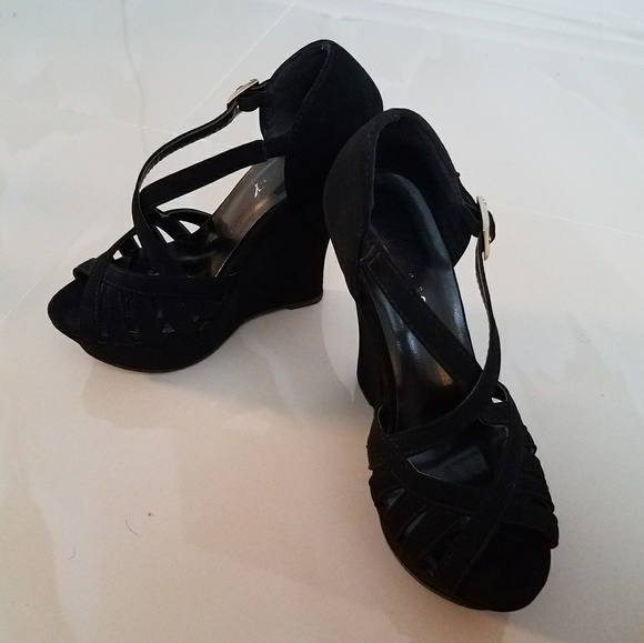 Shoes - Picture 4 of 4